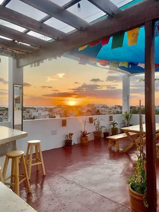 A Sweet Modern Condo By The Beach For Digital Nomads 女人岛