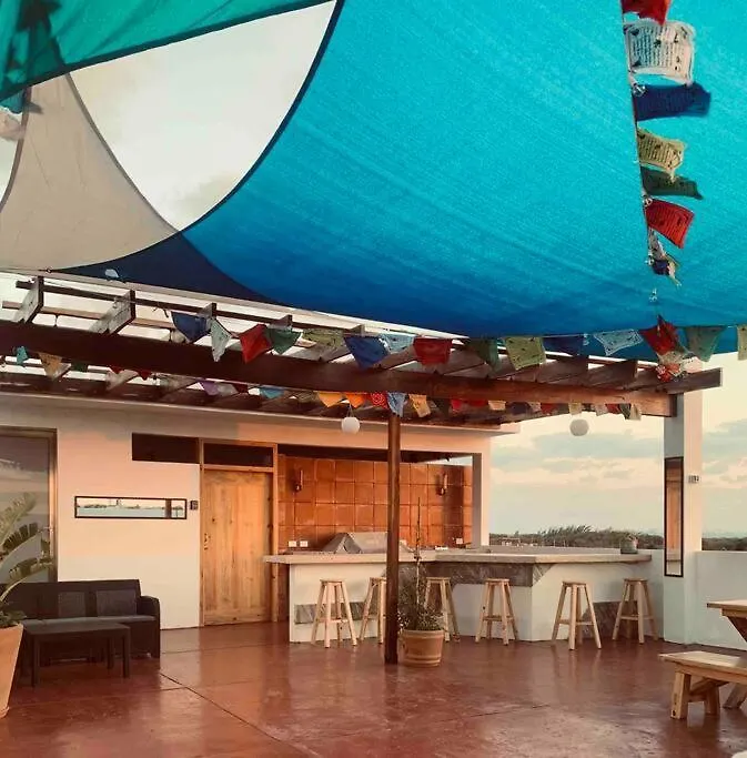 A Sweet Modern Condo By The Beach For Digital Nomads 女人岛 公寓